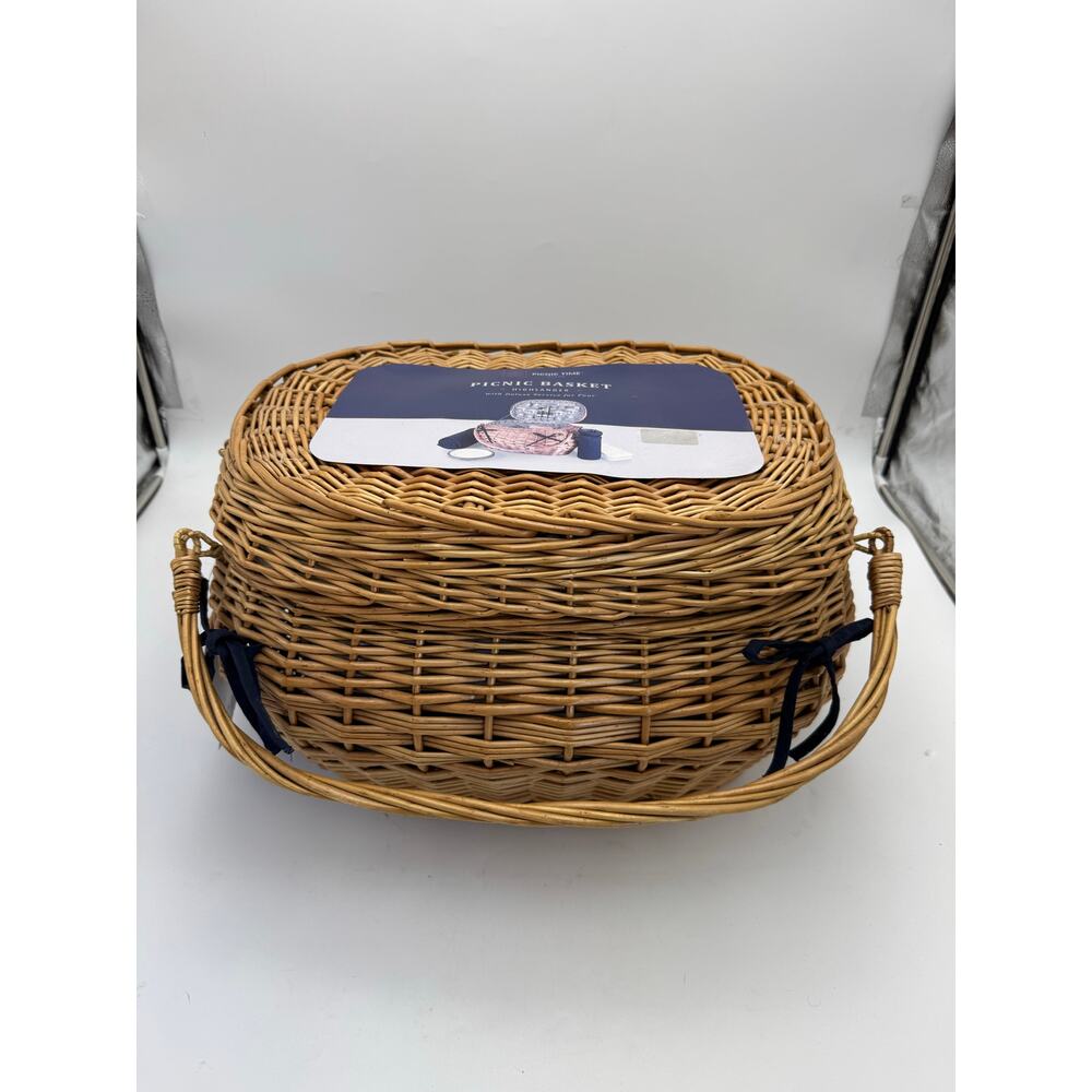 Wicker Picnic Basket with Handle and Navy Accent @@@
